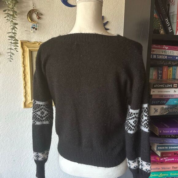 Ovla Size Small Black pullover sweater - Picture 6 of 6